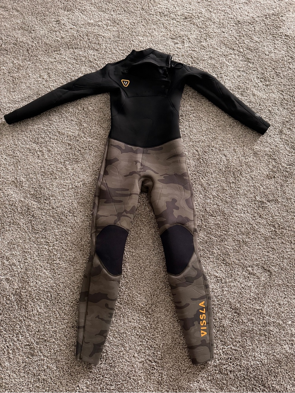 Vissla Boys 7 Seas 3-2 Full Chest Zip Wetsuit size 12 Camo/Black